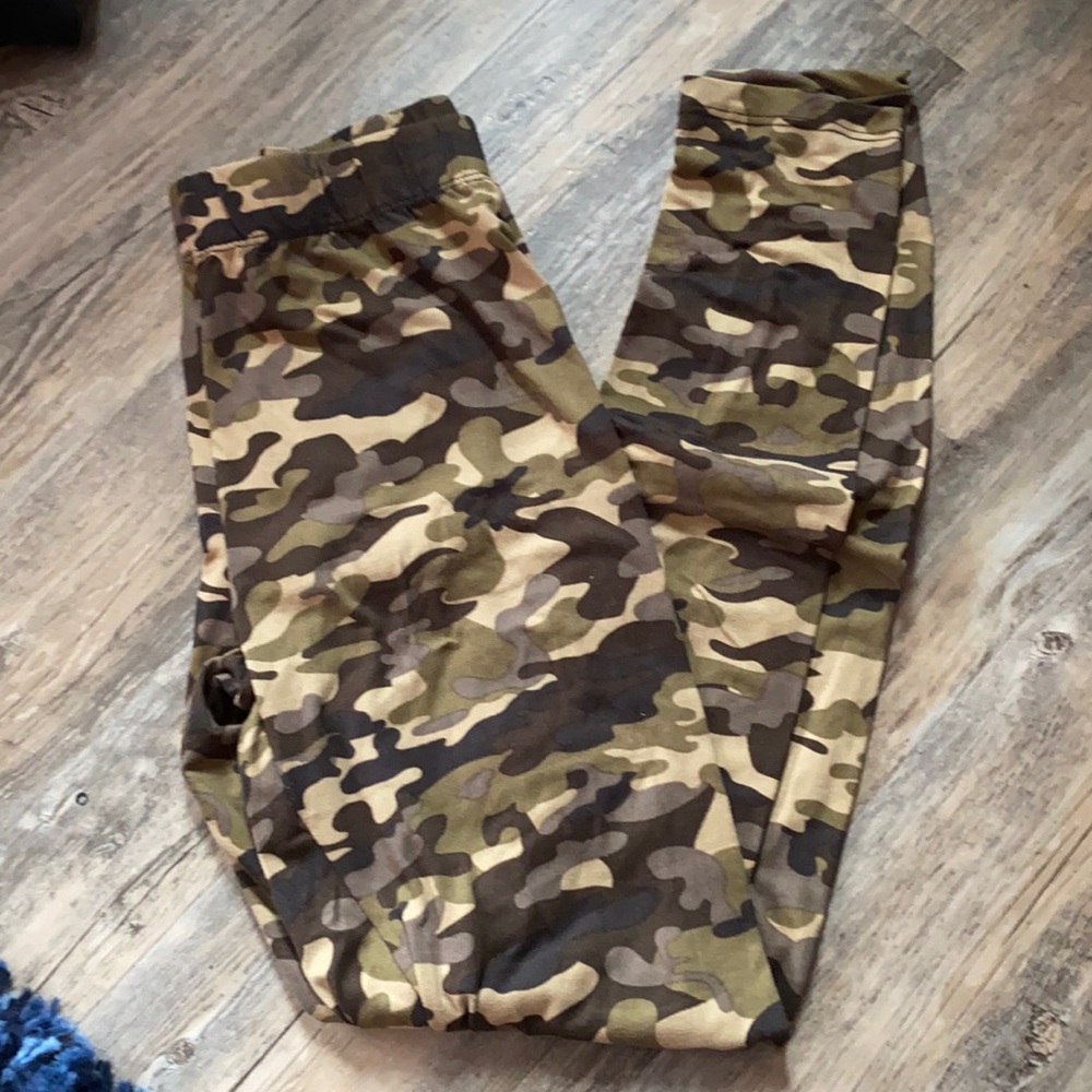 Aeropostale camo leggings